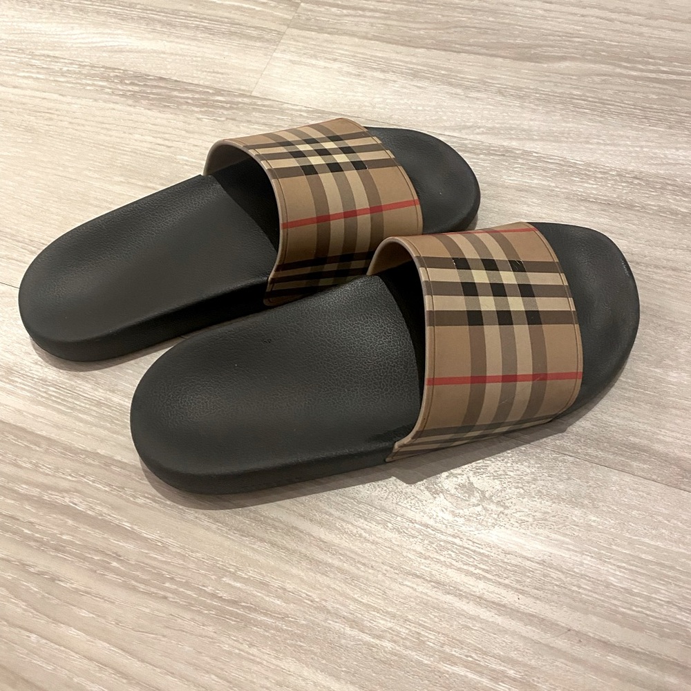 Women Burberry slides
